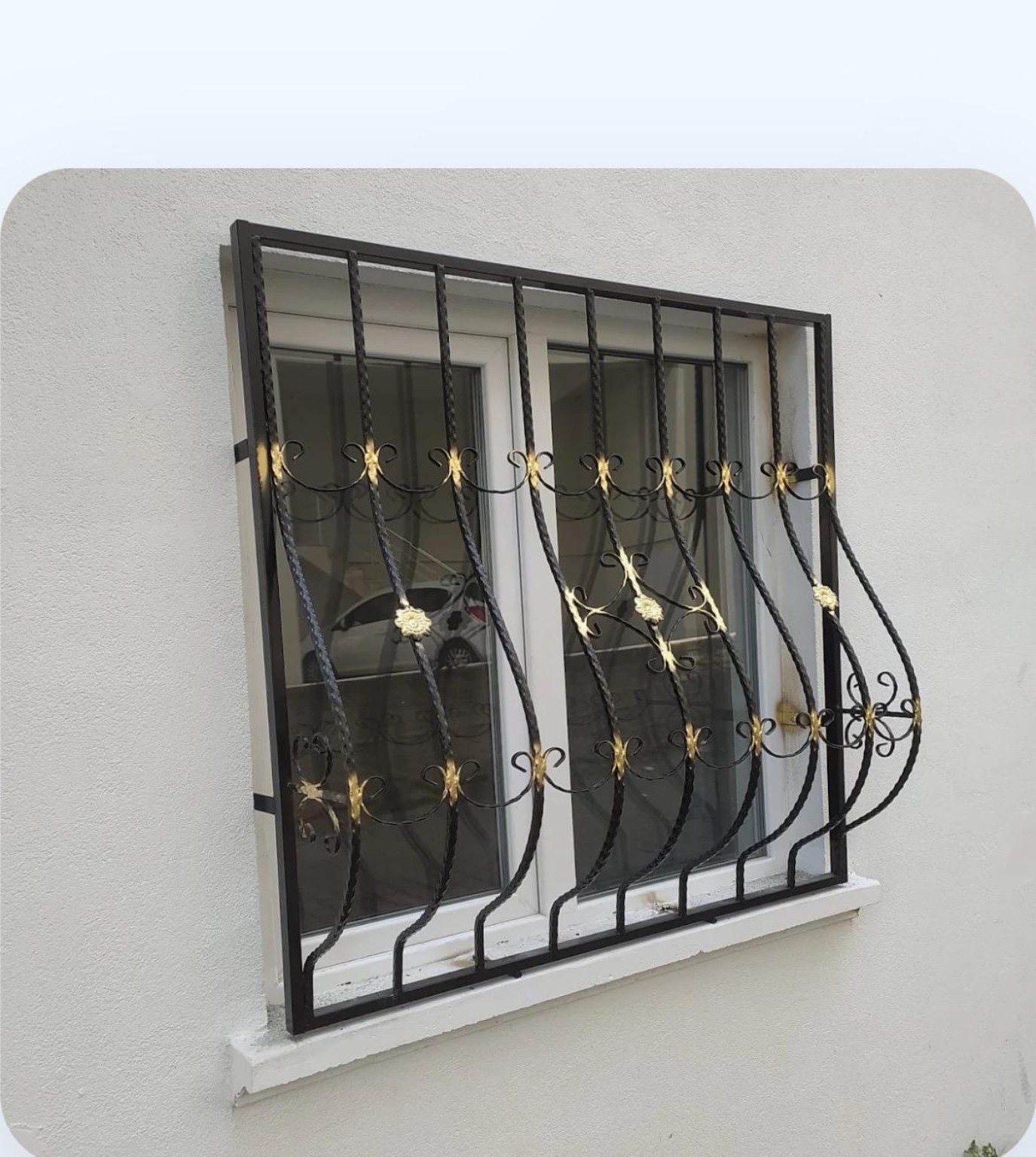 Atölyede metal sehpa imalatı